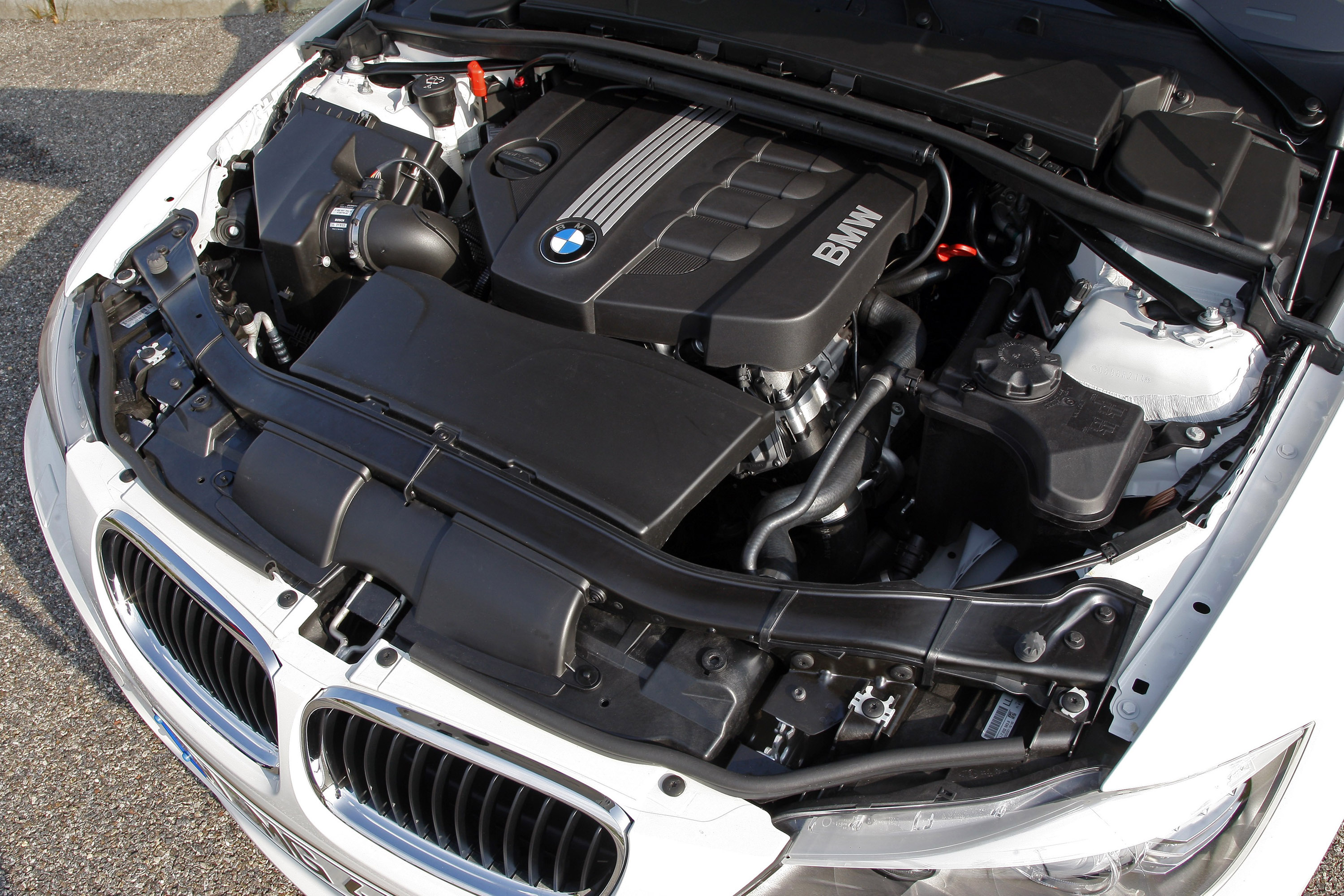 Двигатель бмв 320i. BMW e90 мотор. BMW 330 e90 мотор. BMW 335 e90 мотор. BMW x1 n47.