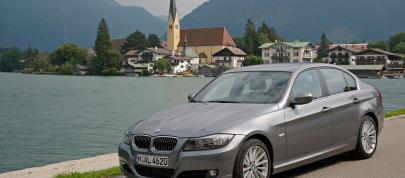 BMW 330d (2009) - picture 4 of 12