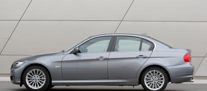 BMW 330d (2009) - picture 7 of 12