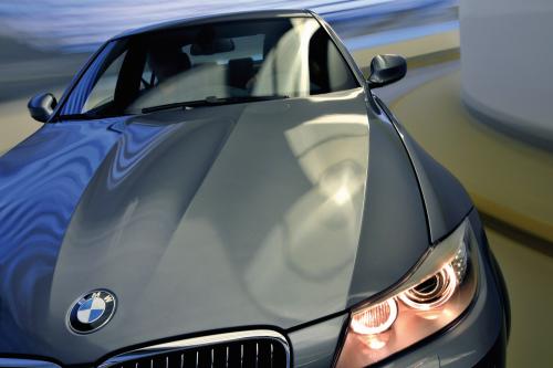 BMW 330d (2009) - picture 1 of 12