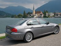 BMW 330d (2009) - picture 8 of 12