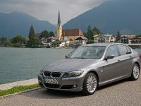 BMW 330d (2009) - picture 7 of 12