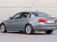 BMW 330d (2009) - picture 2 of 12