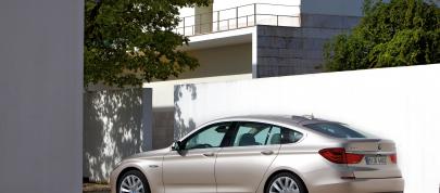 BMW 5 Series Gran Turismo (2010) - picture 23 of 32