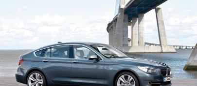 BMW 5 Series Gran Turismo (2010) - picture 28 of 32