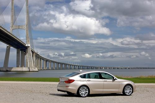 BMW 5 Series Gran Turismo (2010) - picture 17 of 32