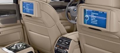 BMW 7 Series (2008) - picture 31 of 43