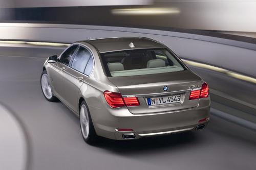 BMW 7 Series (2008) - picture 16 of 43