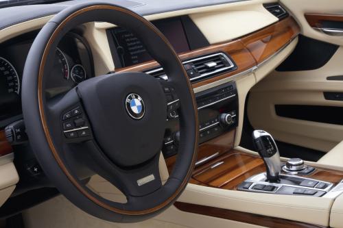 BMW 7 Series (2008) - picture 24 of 43