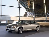 BMW 7 Series (2008) - picture 7 of 43