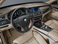 BMW 7 Series (2008) - picture 35 of 43
