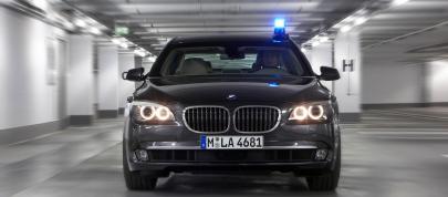 BMW 7 Series High Security (2009) - picture 15 of 44