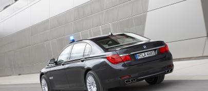 BMW 7 Series High Security (2009) - picture 23 of 44