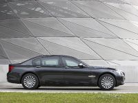 BMW 7 Series High Security (2009) - picture 5 of 44