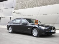 BMW 7 Series High Security (2009) - picture 8 of 44