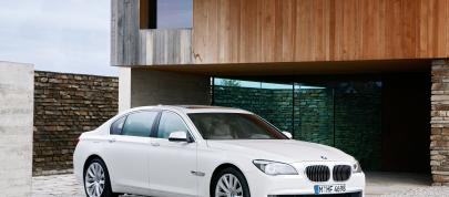 BMW 760Li (2010) - picture 12 of 19