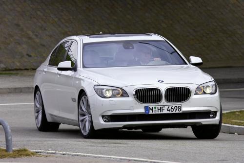BMW 760Li (2010) - picture 9 of 19