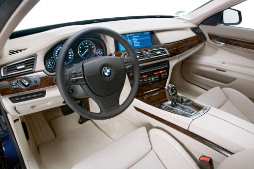 BMW 760Li (2010) - picture 16 of 19