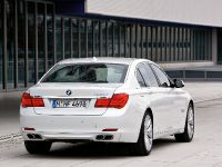 BMW 760Li (2010) - picture 3 of 19