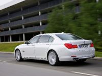 BMW 760Li (2010) - picture 8 of 19