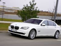 BMW 760Li (2010) - picture 7 of 19