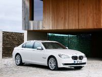 BMW 760Li (2010) - picture 1 of 19