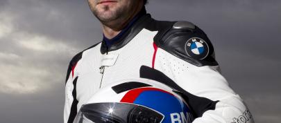 BMW E92 M3 vs BMW S 1000 RR Superbike (2011) - picture 4 of 8