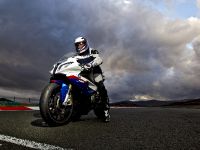 BMW E92 M3 vs BMW S 1000 RR Superbike (2011) - picture 6 of 8