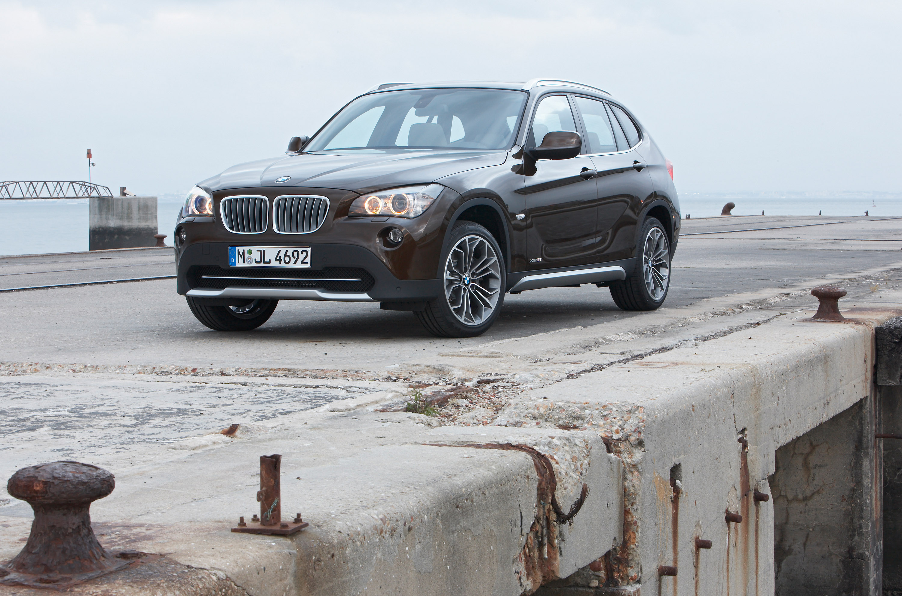 19 х 1 ответ. БМВ x1. BMW x1 218. БМВ х1 клиренс. БМВ х1 2014.