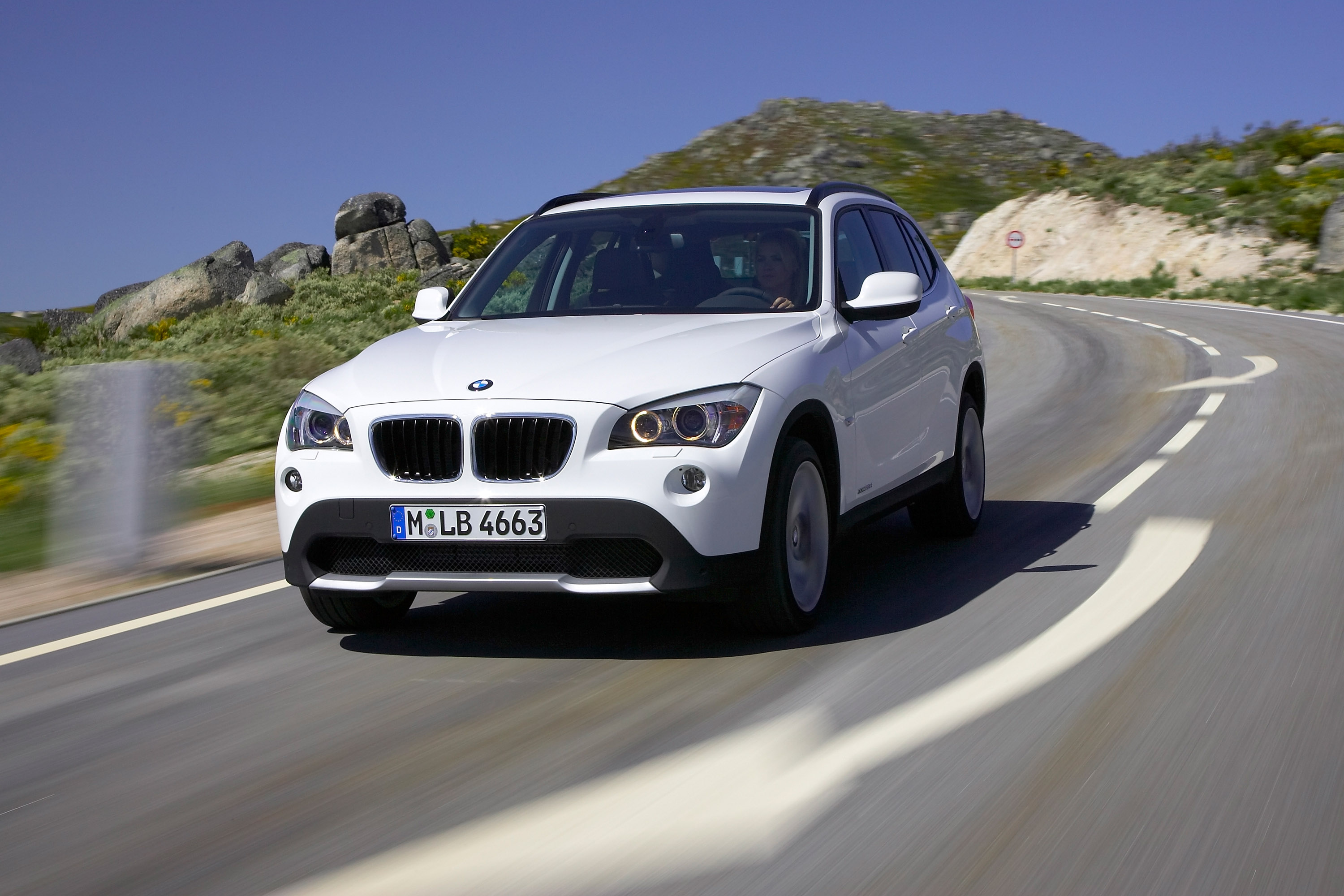 Дем машина. BMW x1 2013. BMW x1 2008. BMW x1 2005. БМВ х1 седан.