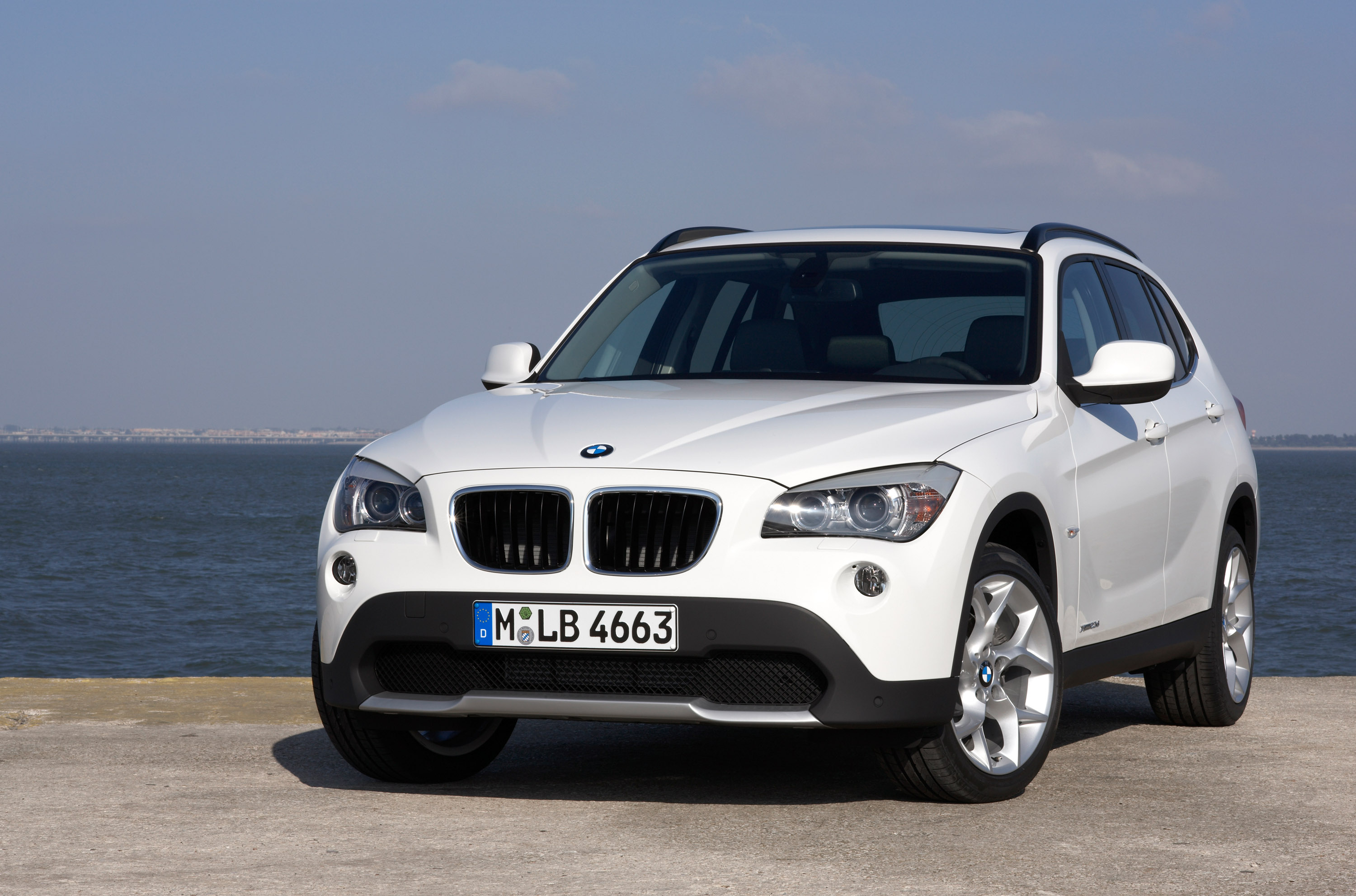 X 1 18 1 12. BMW x1 sdrive18d. BMW x1 e84 m. BMW x1 i (e84). БМВ x1 e84 мотор.