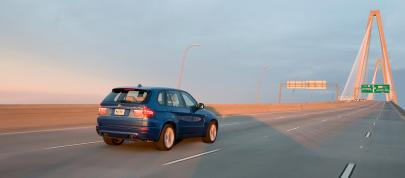 BMW X5 M (2010) - picture 4 of 25