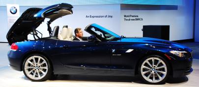 BMW Z4 sDrive35i Detroit (2009) - picture 4 of 9