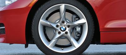BMW Z4 sDrive35is (2011) - picture 15 of 20