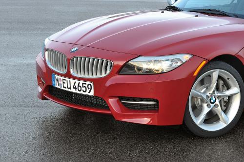 BMW Z4 sDrive35is (2011) - picture 17 of 20