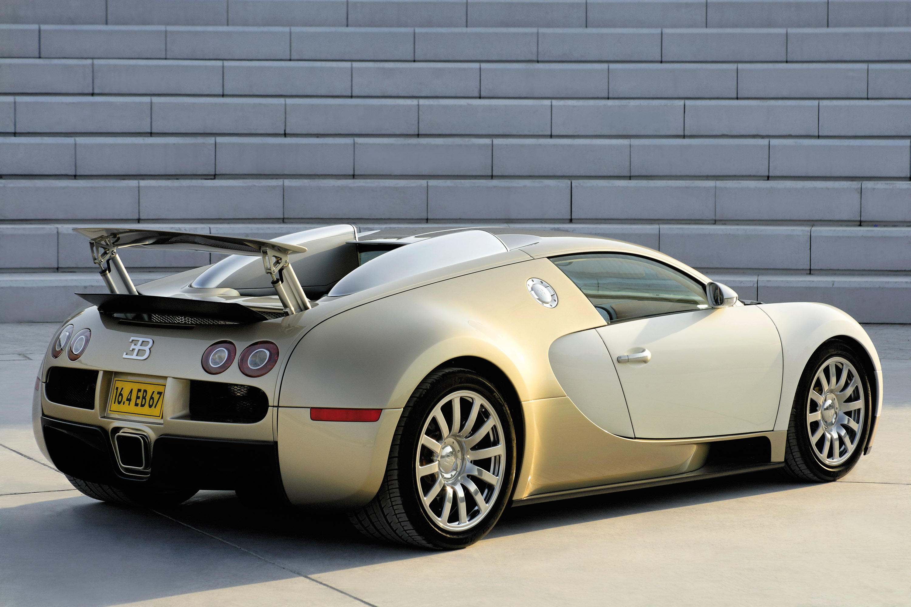 Bugatti Veyron Gold-colored