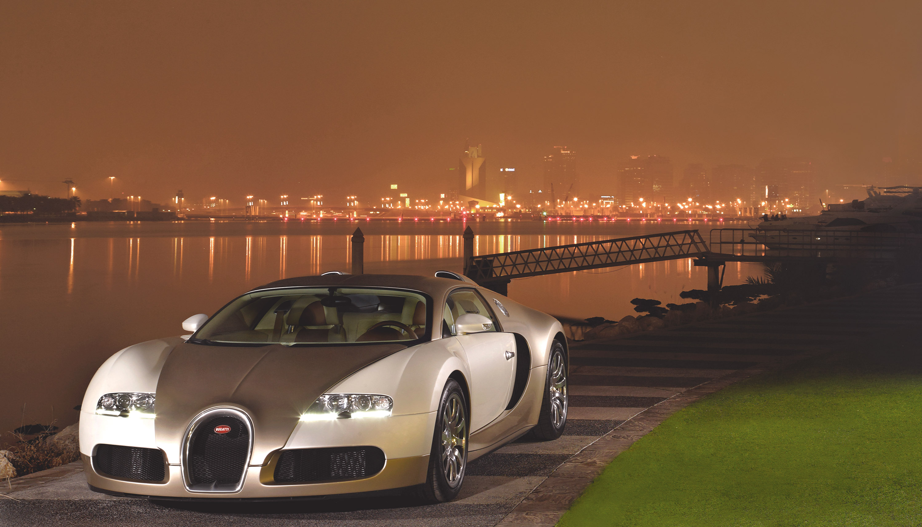 Bugatti Veyron Gold-colored