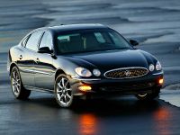 Buick LaCrosse CXS (2006) - picture 2 of 6