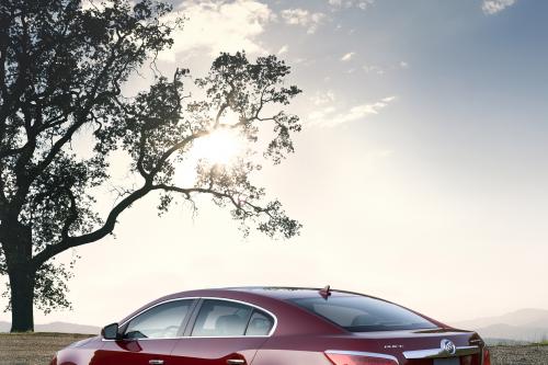 Buick LaCrosse CXS (2010) - picture 8 of 10