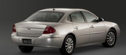 Buick LaCrosse CXS (2008) - picture 7 of 9