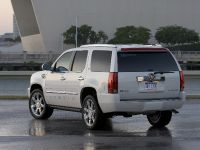 Cadillac Escalade Adds FlexFuel (2009) - picture 3 of 4