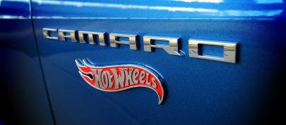 Chevrolet Camaro Convertible Hot Wheels Edition (2013) - picture 4 of 7