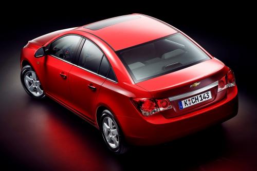 Chevrolet Cruze (2011) - picture 1 of 3