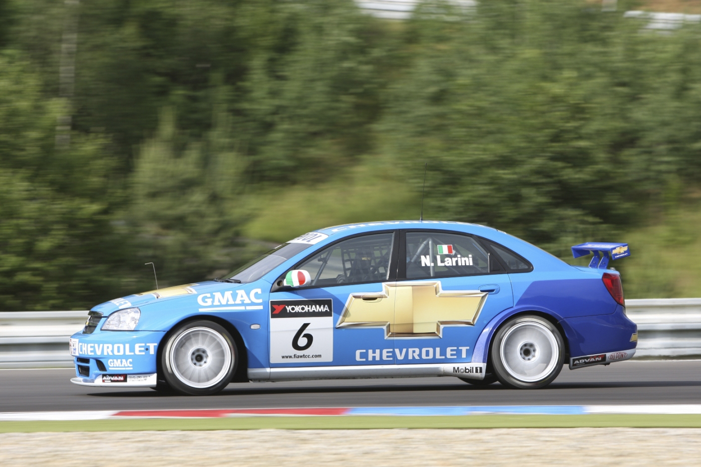 Chevrolet WTCC Goes To Portuguese Beaches