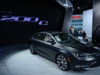 Chrysler 200 C Detroit (2014) - picture 2 of 5