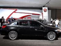 Chrysler 200 Los Angeles (2010) - picture 2 of 3