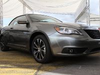 Chrysler 200 S convertible (2011) - picture 1 of 11