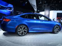 Chrysler 200 S Detroit (2014) - picture 3 of 5