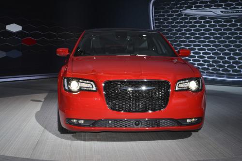 Chrysler 300 Los Angeles (2014) - picture 1 of 8