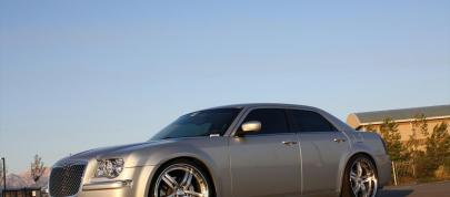 Chrysler 300C V10ch (2010) - picture 7 of 18